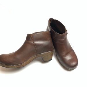 Dansko Brown Leather Bootie Clogs 40